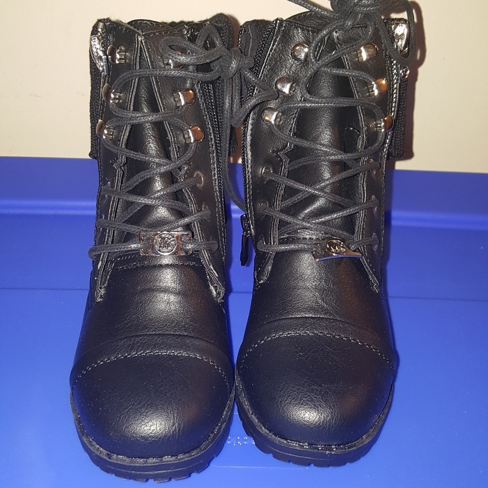 Girls boots